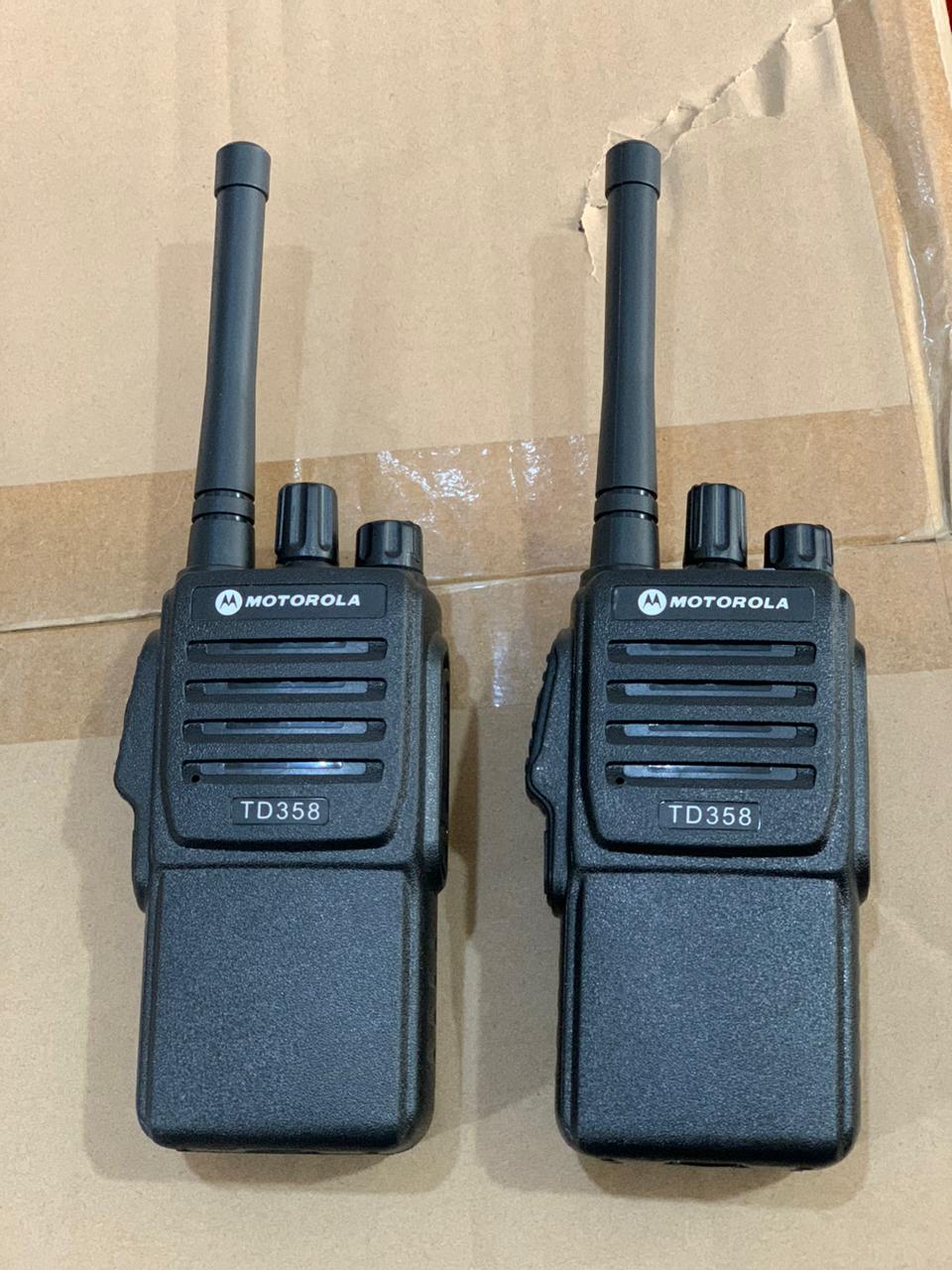 Motorola Walkie talkies 5KLM range